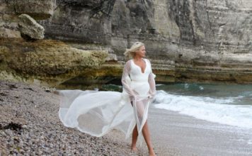 40-летняя Наталья Бучинская показала откровенное фото в белом боди