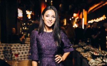 Злата Огневич побаловала мужчин, подчеркнув грудь откровенным топом