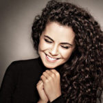 Настя Каменских заявилась на коцерт в непривычном наряде