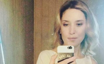 Алена Винницкая оголила плечи с тату на свежем фото