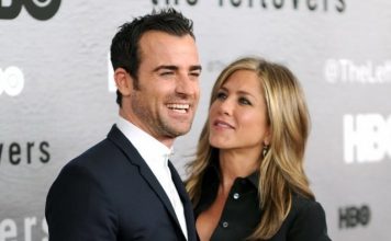 Дженифер Энистон официально в разводе