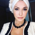 Ольга Сумская предстала в элегантном образе на фото со съемок нового кино