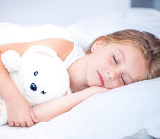 Медики розповіли, чому люди говорять уві сні