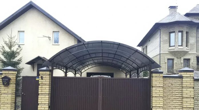 Навіс з полікарбонату