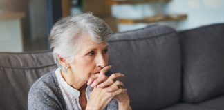 Что делать, если пожилой родственник стал подозрительным и недоверчивым пожилой родственник