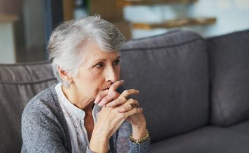 Что делать, если пожилой родственник стал подозрительным и недоверчивым пожилой родственник