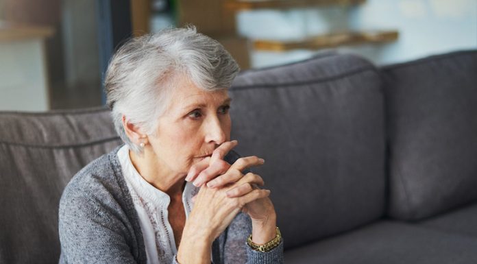 Что делать, если пожилой родственник стал подозрительным и недоверчивым пожилой родственник